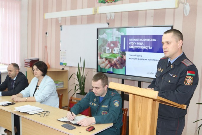 Группа информирования заместителя председателя Марины Давыдик посетила трудовые коллективы