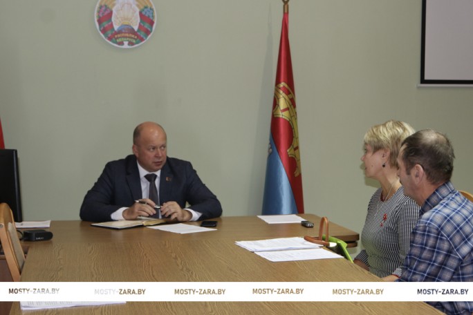 Председатель Мостовского райисполкома Андрей Санько провёл приём граждан
