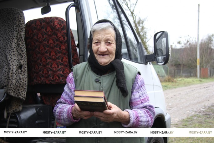 Взял в руки книгу – и нет одиночества. В отдалённых деревнях района можно встретить библиобус