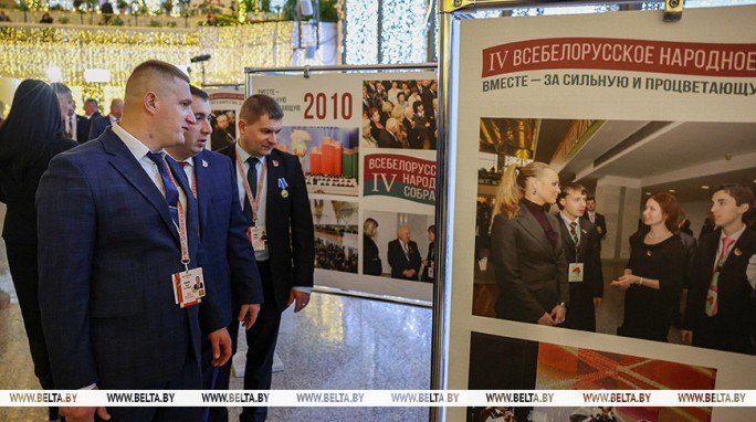 Вся история ВНС - в фото. Выставка БЕЛТА о белорусском народовластии открылась во Дворце Республики