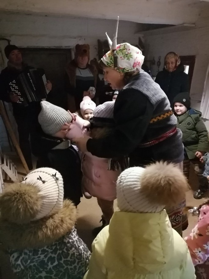 Чудеса под Новый год: как в работники музея в Гудевичах создают новогоднее настроение для своих гостей