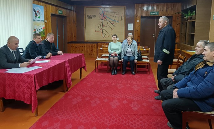 Работа есть – нужно желание трудиться. В Песках безработным предложили выбор