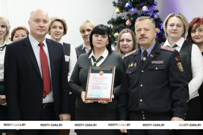 Проявила бдительность: рассказываем, как специалист Беларусбанка оставила мошенников «с носом» и сохранила сбережения мостовчанки