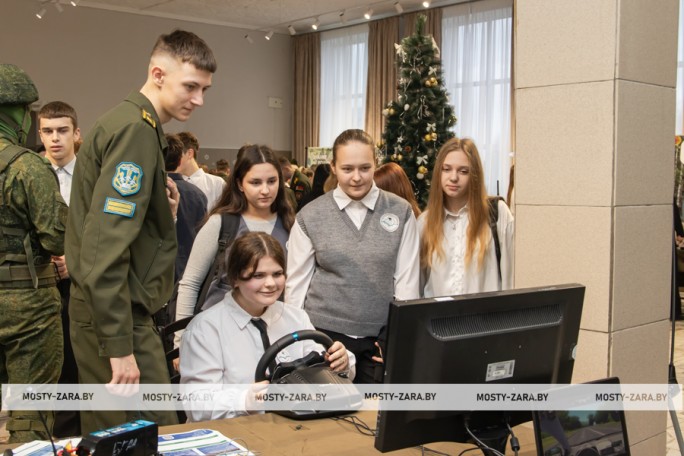 Щит патриотизма: в районном центре культуры прошёл день открытых дверей военных факультетов со всей Беларуси