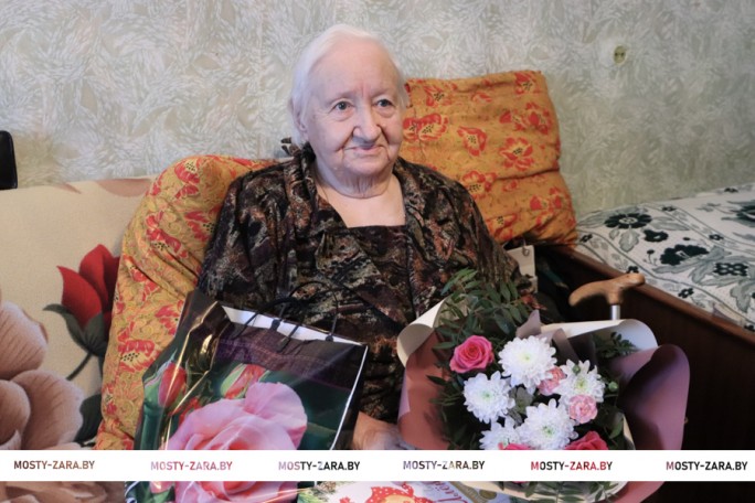 В добром здравии и на позитиве встречает свою 91-ю зиму мостовчанка, бывшая малолетняя узница фашистских концлагерей Зинаида Федотова