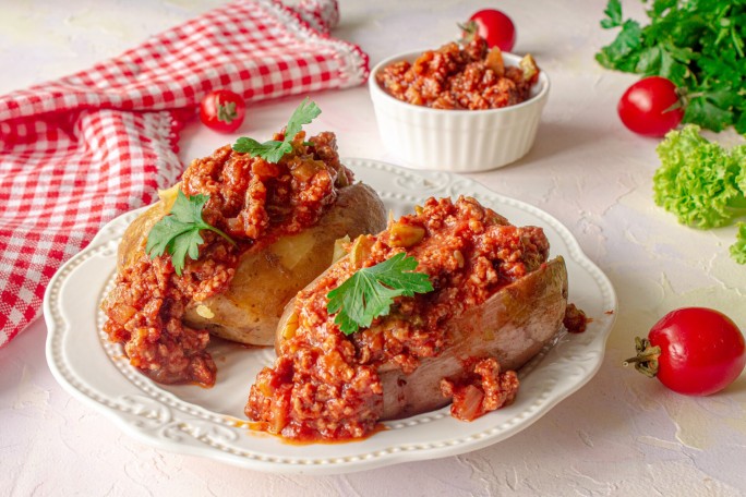 Крошка-картошка с соусом болоньезе