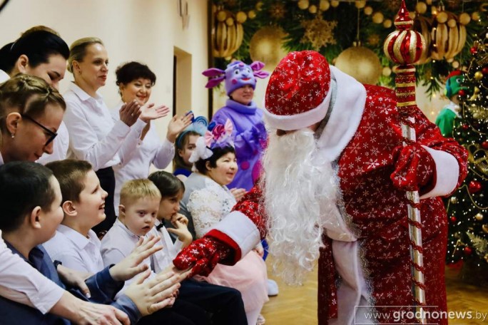 Масштабная новогодняя благотворительная акция «Наши дети» в Беларуси, организованная при поддержке Президента страны, продолжается