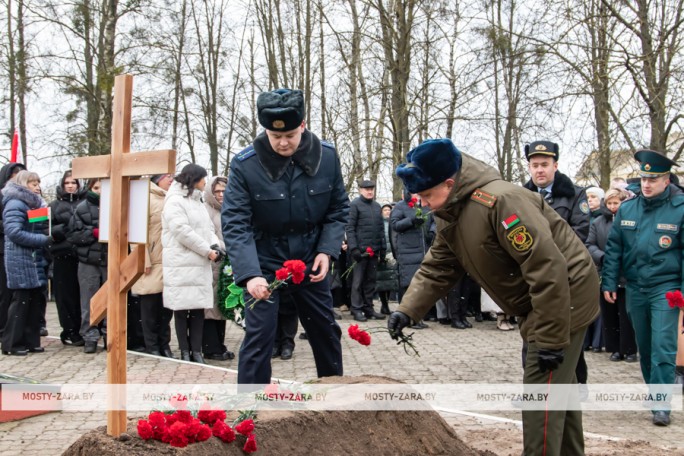 Мир и покой защитникам Родины: в Мостовском районе перезахоронили останки 14 советских солдат