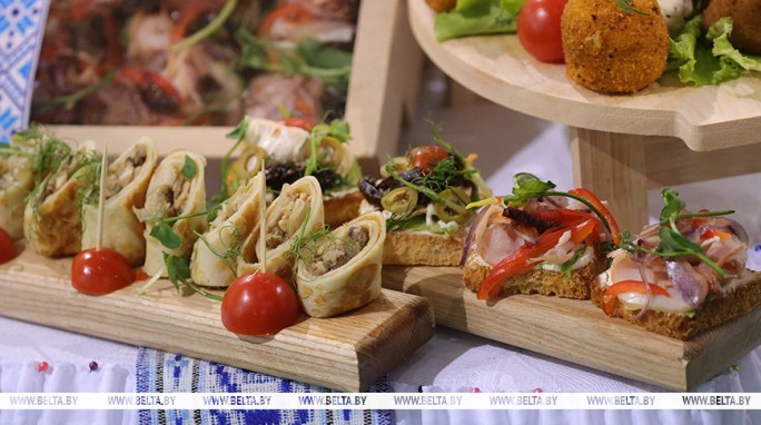 Во сколько обойдется праздник: подсчитали затраты на новогодний стол