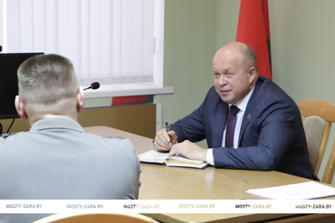 Вопросы трудоустройства, имущественных отношений и благоустройства – с какими ещё обращениями мостовчане пришли на приём к главе района