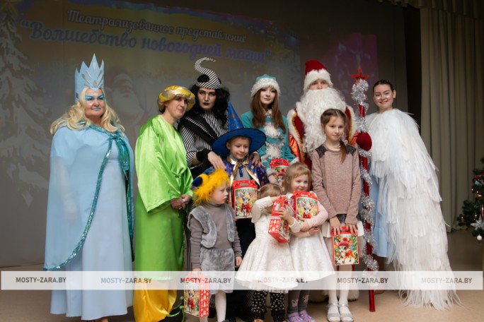 Чудо в наших руках: в Мостах прошла благотворительная ёлка