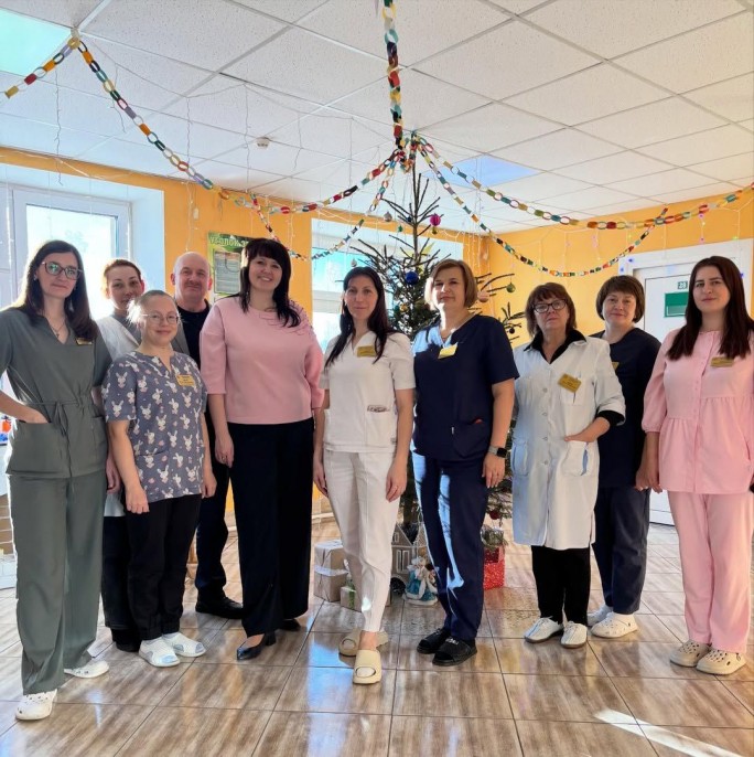 Сказочная новогодняя атмосфера с нотками ретро была создана в отделении общей практики Мостовской ЦРБ работниками отделения