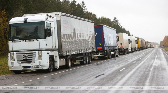 Перевозчики Литвы готовят иск против своего правительства из-за застрявших в Беларуси грузовиков