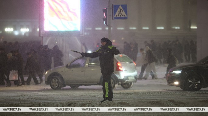 В ГАИ напомнили правила безопасности во время сильных снегопадов