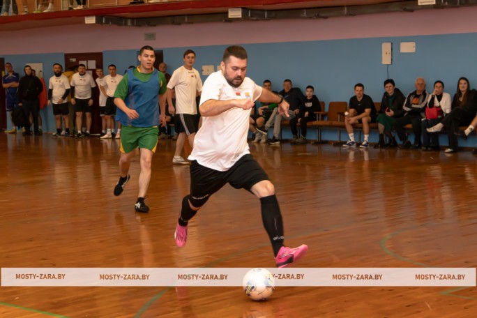 Вечерняя лига в Мостах: 13 января стартует любительский турнир по мини-футболу