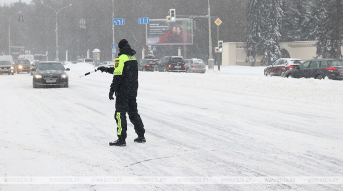 В ГАИ напомнили о правилах поведения на дороге при морозе