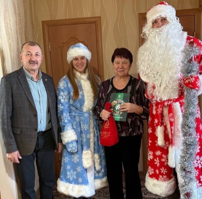 Здоровья, мира и душевного тепла! Ветеранов труда ОАО «Мостовдрев» поздравили с праздниками в рамках марафона добра «От всей души»