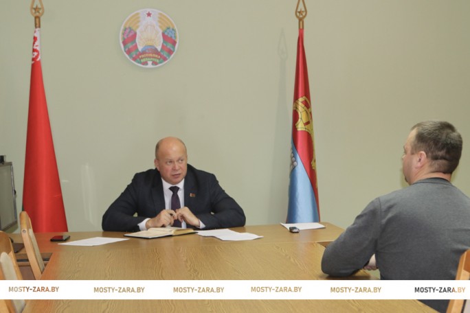 Председатель Мостовского райисполкома Андрей Санько провёл приём граждан