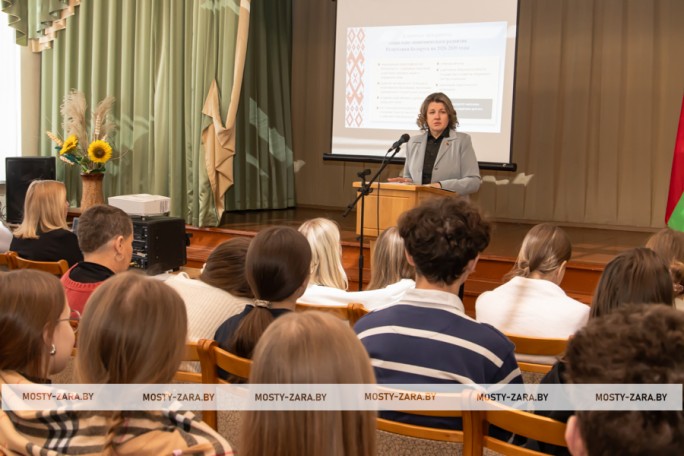 Будущее Беларуси строить молодым: в СШ №5 г. Мосты обсудили социально-экономическую программу развития Беларуси