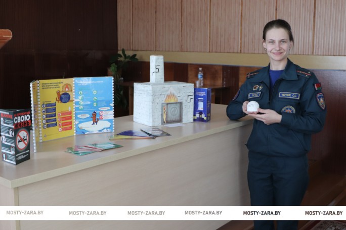 Не прожигайте свою жизнь! Сотрудники Мостовского РОЧС напомнили гражданам, ведущим асоциальный образ жизни, о правилах безопасности