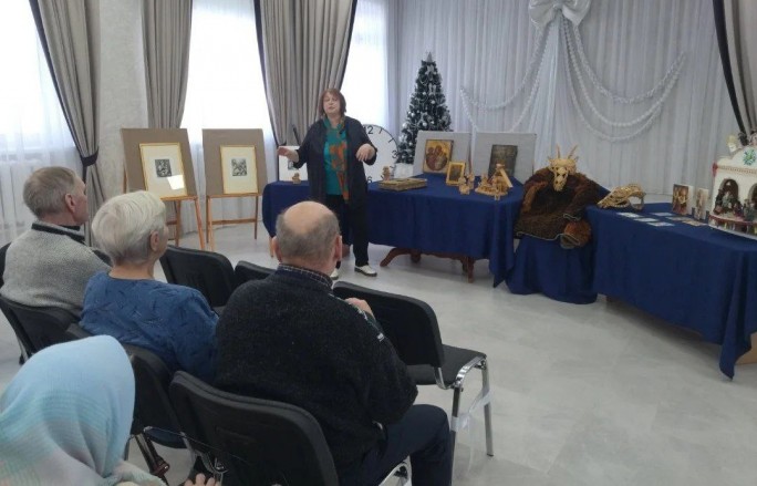 Волшебный мир Рождества: мостовчане познакомились с выставкой из фондов Гродненского государственного музея истории религии