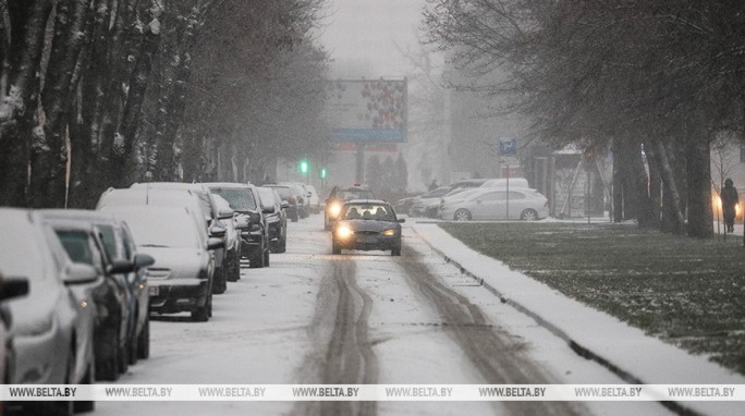 О мерах предосторожности в условиях ледяного дождя рассказали в ГАИ