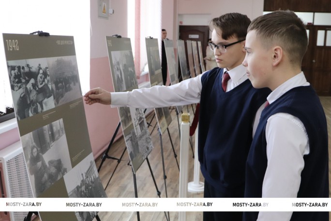 900 дней мужества: в СШ №2 г. Мосты открылась выставка, посвящённая 82-годовщине снятия блокады Ленинграда