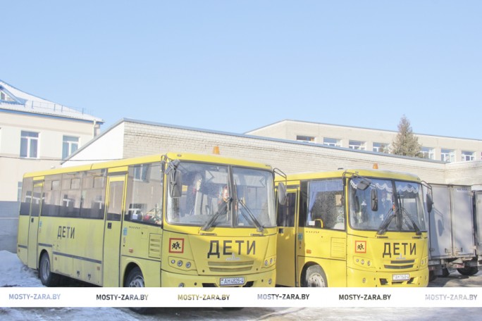 В школу по расписанию. В сильные морозы  школьные автобусы без сбоев доставляют детей к месту учёбы