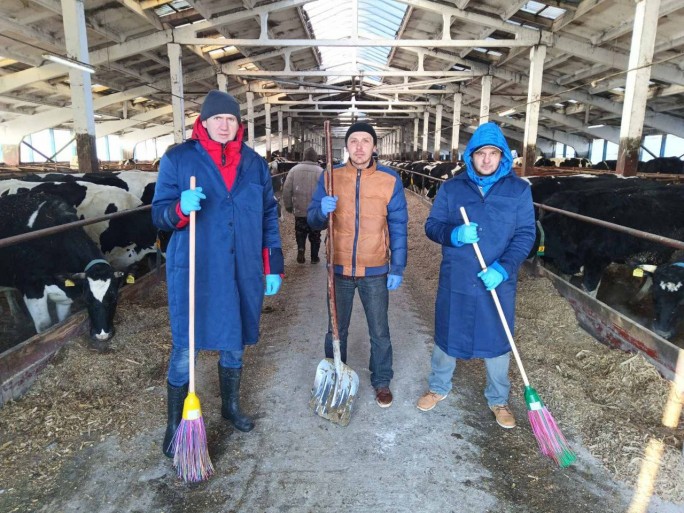 Нелишние рабочие руки: подучётные Мостовского РОВД трудятся на благо района