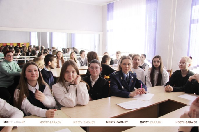 Мостовских подростков учили, как поступить в трудной ситуации