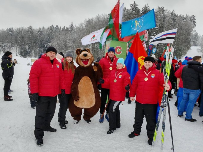 Лыжня зовёт! В соревнованиях по лыжным гонкам «Принеманская лыжня» поучаствовали и мостовчане вместе с главой района