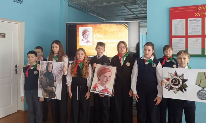 Маленькие герои с большим сердцем: в Дубненской средней школе состоялся пионерский сбор, посвящённый Дню юного героя-антифашиста