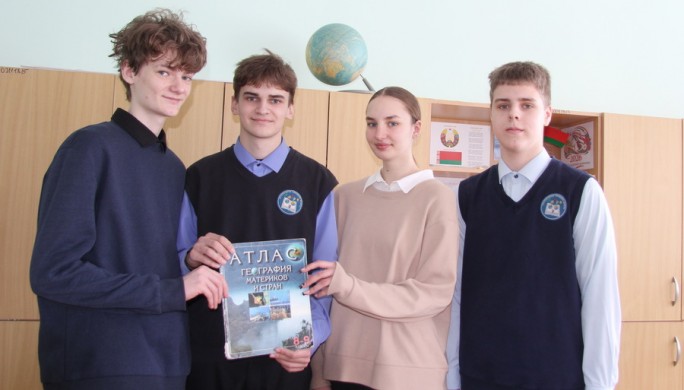 По странам и континентам. Андрей Радион из Рогозницкой средней школы уже несколько лет побеждает на районных и областных олимпиадах по географии