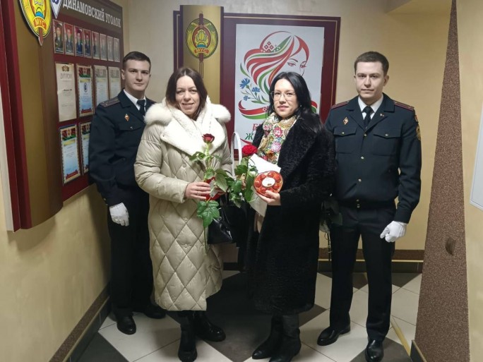 Благодарность за тепло, душевность и уют: в Мостовском РОВД прошла акция для женщин-сотрудниц