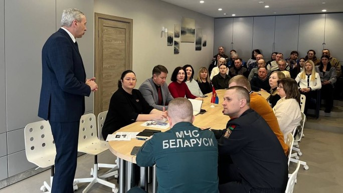 Служить Родине – благородная и почётная миссия. Об этом во время Единого дня информирования говорили в коллективах Мостовского центра творчества и ФСК