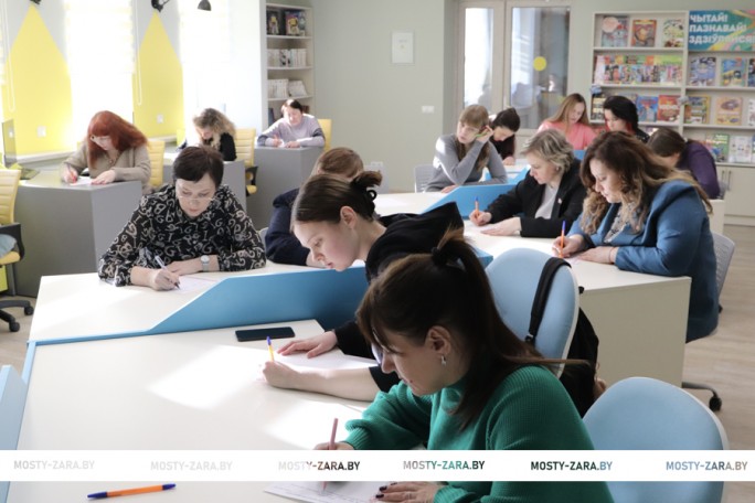 Гучыць роднае слова. Мастаўчане далучыліся да рэспубліканскай дыктоўкі, прысвечанай Міжнароднаму дню роднай мовы