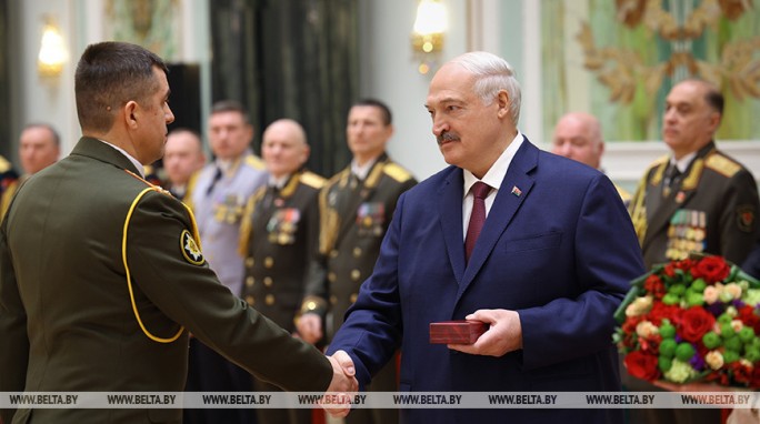 Праздник тех, кто является оплотом мира и стабильности. Александр Лукашенко про День защитников Отечества и ВС