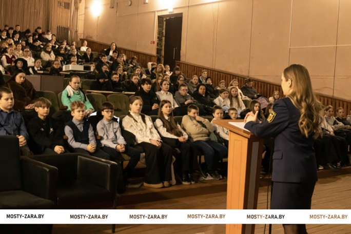 Ответственность ‒ реальная: представители Мостовского РОВД и прокуратуры встретились со школьниками Мостовщины