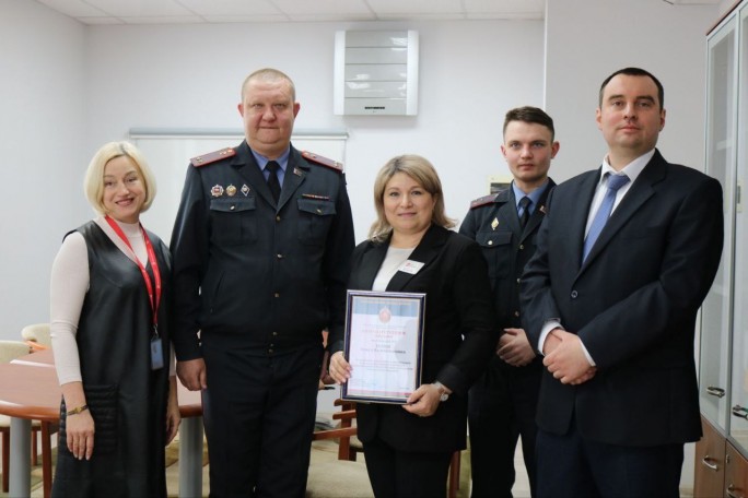 В начале февраля сотрудница ОАО «Банк Дабрабыт» г. Гродно предотвратила передачу мошенникам денежных средств в размере 26 000 рублей 48-летней жительницей Мостовского района