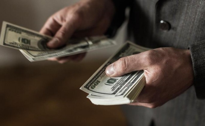 О контроле за проведением внешнеторговых операций и своевременностью поступления валютной выручки