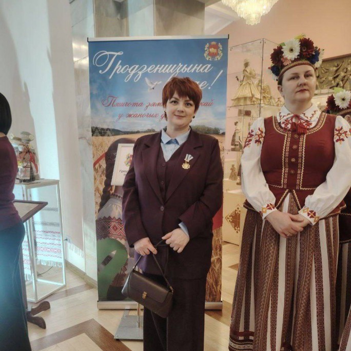 Наша землячка, специалист по кадрам ЗАО 'Гудевичи' Дарья Шлык сегодня в эпицентре событий, которые происходят в Палате представителей Республики Беларусь