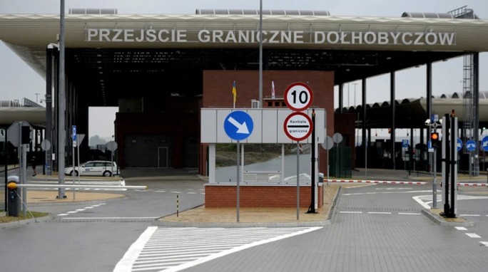 На польском КПП на границе с Украиной объявили эвакуацию из-за найденной у эстонца гранаты