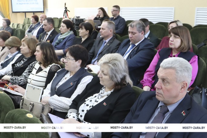 Приоритеты качественного развития сферы образования Мостовского района обсудили на совете управления