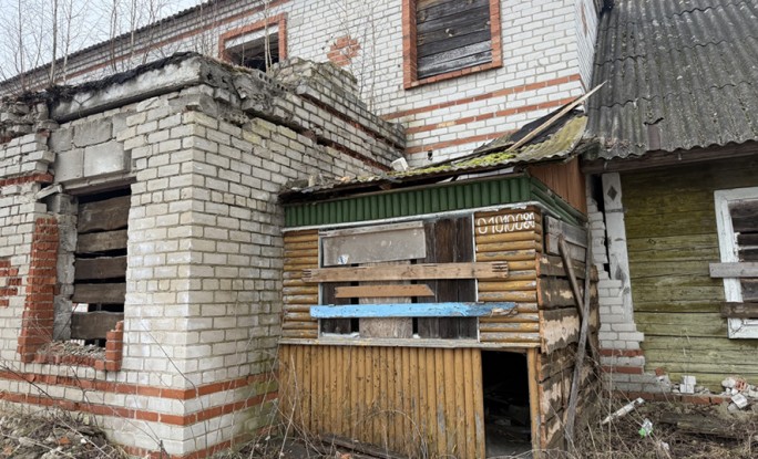 Прокуратура Мостовского района потребовала ограничить доступ к объектам, представляющим опасность для жизни и здоровья граждан