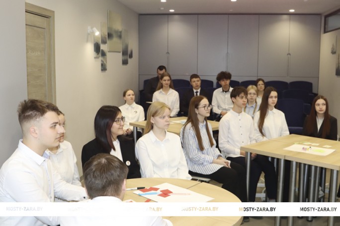 Моя Конституция. О правах и обязанностях молодых граждан речь шла на диалоговой  площадке в Мостах