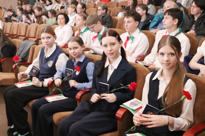 В Мостах состоялись торжественное собрание и праздничный концерт, посвящённые Дню Конституции Республики Беларусь