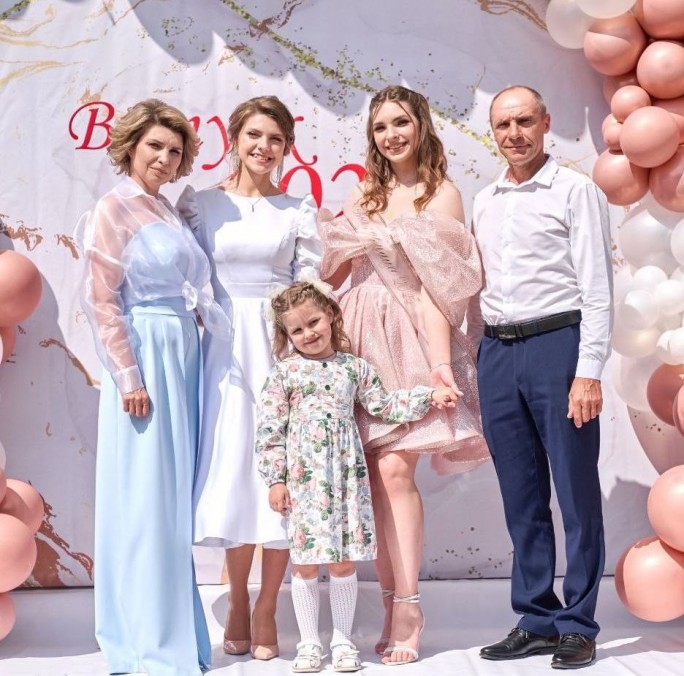 «Семья и работа – это и есть моё вдохновение» – музыкальный руководитель Лунненской средней школы, многодетная мама Ирина Сидор о том, что делает её счастливой