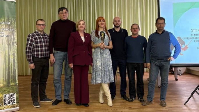 Эрудиты «Мостовдрева» завоевали главный трофей областного чемпионата по интеллектуальным играм