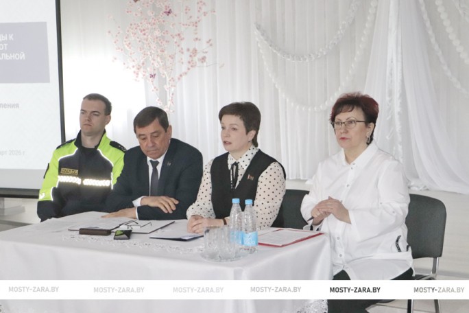 Будем жить и развиваться. В трудовых коллективах райсельэнерго и пансионата «Принеманский» побывала группа Валерия Табала