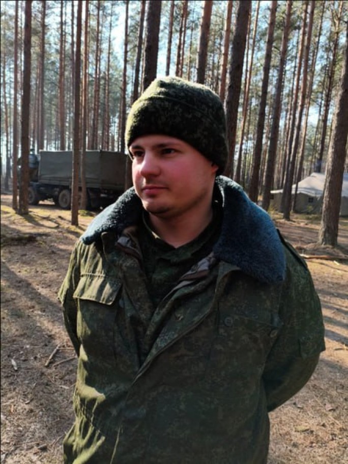 Как ответственный секретарь мостовской районной газеты 'Зара над Нёманам' проходит военные сборы